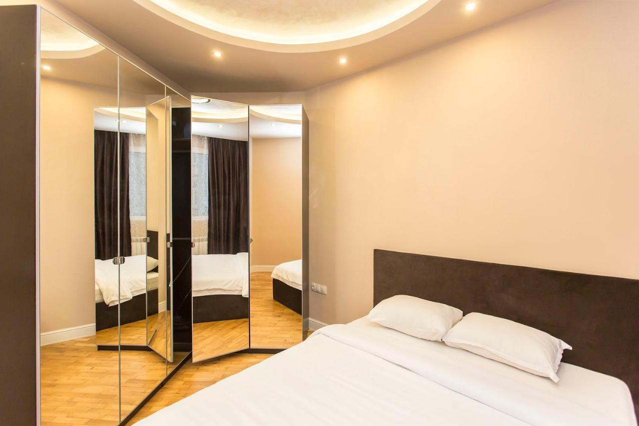 סופיה Elegant 2Bdr Apartment With A Balcony מראה חיצוני תמונה