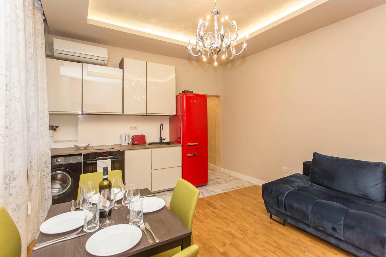 סופיה Elegant 2Bdr Apartment With A Balcony מראה חיצוני תמונה